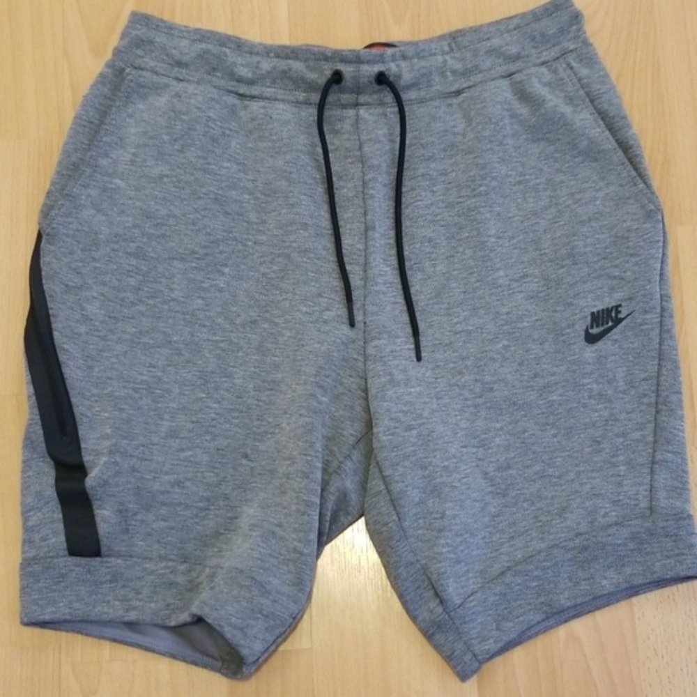 Men Nike TechFleece Grey Short NSW Medium Jogger
